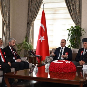 Gazilerimiz ve Şehit Ailelerimiz Valiliğimizde Misafir Edildi - fotoğraf 3