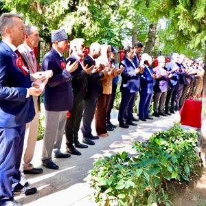 Kahraman Gazilerimizle Şehitlerimizin Kabirlerini Ziyaret Ettik - fotoğraf 8