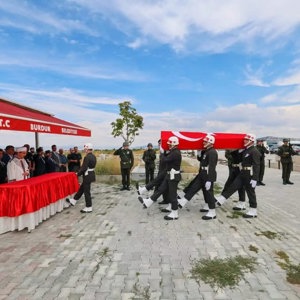 Kahraman Gazimiz Eyüp Öztürk, Düzenlenen Resmi Törenle Son Yolculuğuna Uğurlandı - fotoğraf 4