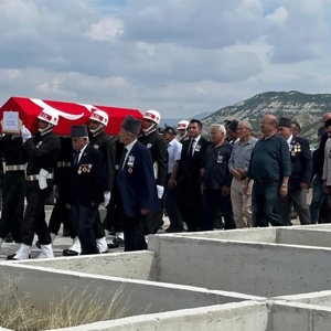 Kahraman Gazimiz Eyüp Öztürk, Düzenlenen Resmi Törenle Son Yolculuğuna Uğurlandı - fotoğraf 6