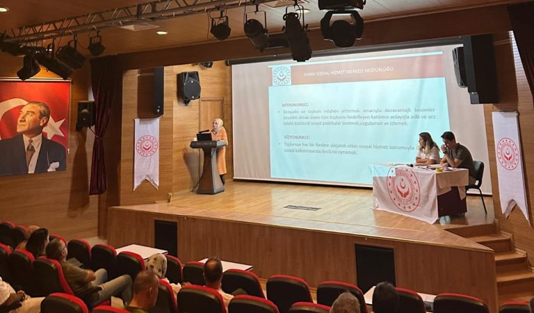 Simav’da Okul İdareci ve Rehber Öğretmenlere Yönelik Sosyal Hizmet Semineri Düzenlendi