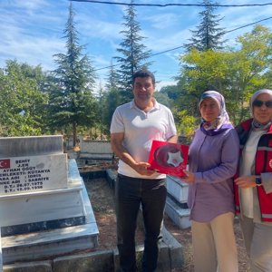 Şehidimiz Ayhan Öğüt Kabri Başında Anıldı - fotoğraf 2