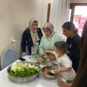 Çocuk Evlerinde Geleneksel Turşu Yapımı Etkinliği - fotoğraf 1