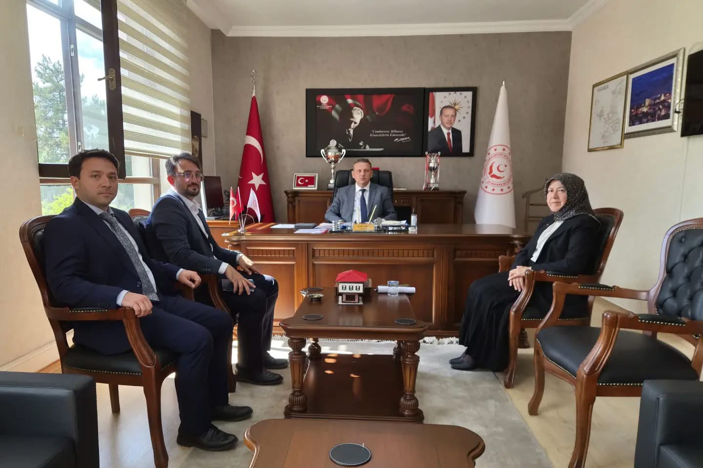 Batı Karadeniz Kalkınma Ajansı (BAKKA) Karabük Koordinatörü Şakir Adem Yazıcı ve BAKKA Kurum Personeli Tansel Kutlu, İl Müdürümüz Sami Çift’i makamında  ziyaret etti.