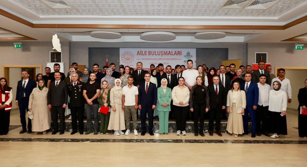 Aile Buluşmalarında Genç Çiftlerimizle Bir Araya Geldik