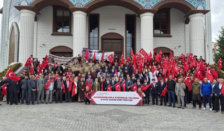 “Kahramanlarla Kardeşlik Yolunda Gaziler Günü Yürüyüşü” Düzenlendi