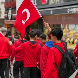 “Kahramanlarla Kardeşlik Yolunda Gaziler Günü Yürüyüşü” Düzenlendi - fotoğraf 2