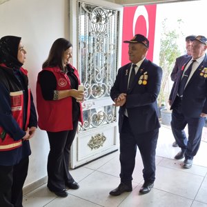 Gaziler Günü Dolayısıyla Şehit Aileleri ve Gaziler Onuruna Yemek Programı Düzenlendi - fotoğraf 2
