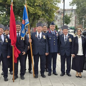 19 Eylül Gaziler Günü Kapsamında Çelenk Sunma Töreni Gerçekleştirildi - fotoğraf 3