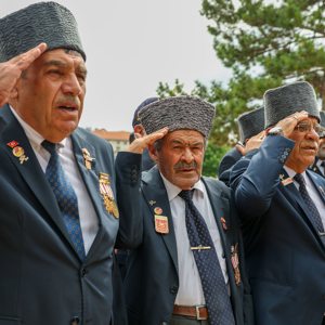 19 Eylül Gaziler Günü Dolayısıyla Atatürk Anıtı’nda Çelenk Sunma Töreni Gerçekleştirildi - fotoğraf 4