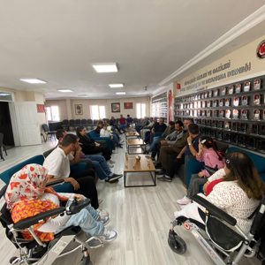 Sivas Gündüz Bakım, Rehabilitasyon ve Aile Danışma Merkezi Müdürlüğü’nde Hizmet Alan Özel Gereksinimli Bireylerimiz, Şehit Aileleri ve Gaziler Derneği’ni Ziyaret Etti - fotoğraf 2