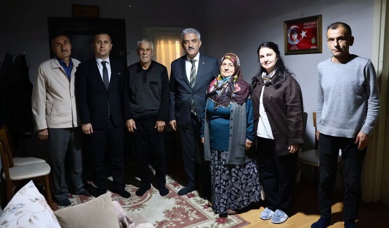 Valimiz Sayın Mehmet Makas, Şehidimiz Selamet Topuz’un Ailesini Ziyaret Etti.