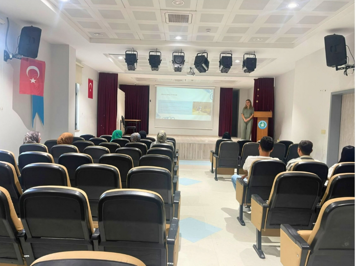Yomra Kaşüstü İlkokulu Velilerine Yönelik Aile Eğitimi Programı Kapsamında Eğitim Gerçekleştirildi