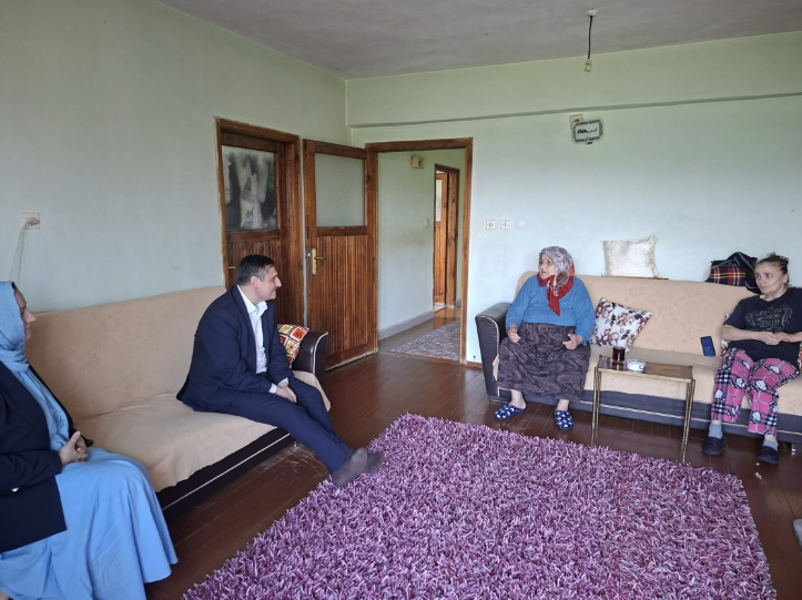 Evde Bakım Yardımından Yararlanan Fatma Şişik ve Ailesi Ziyaret Edildi