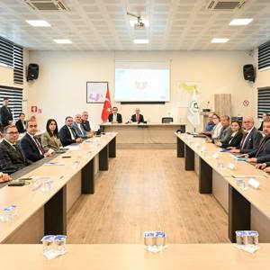 Bağımlılıkla Mücadele İl Koordinasyon Kurulu Toplantısı, Valimiz Sayın Uğur TURAN başkanlığında gerçekleştirildi. - fotoğraf 1