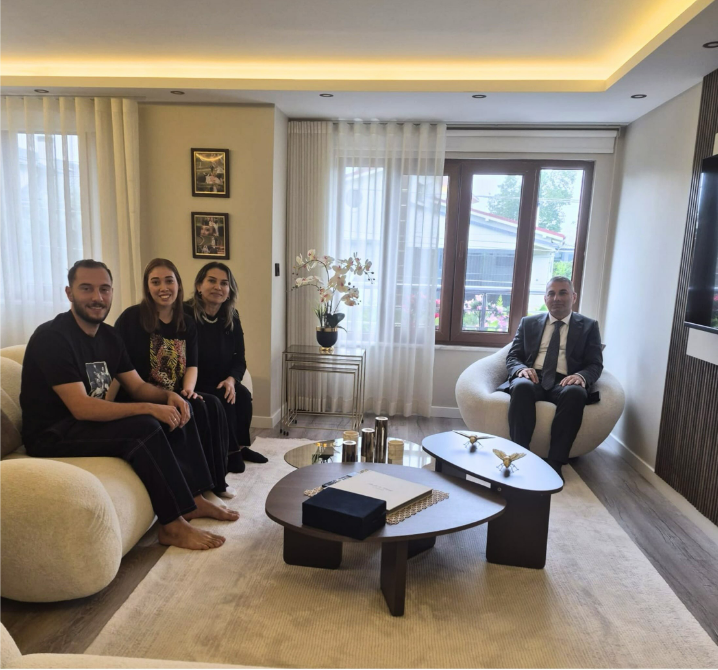 Evlenecek Gençlerin Desteklenmesi Projesi Kapsamında Altınışık Çiftinin Hanesine Ziyaret Gerçekleştirildi