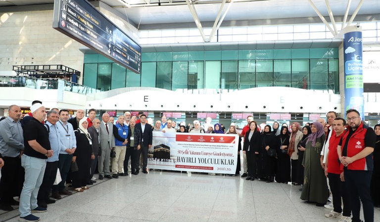 Şehitlerimizin Kıymetli Emanetleri Umre Yolculuğuna Uğurlandı