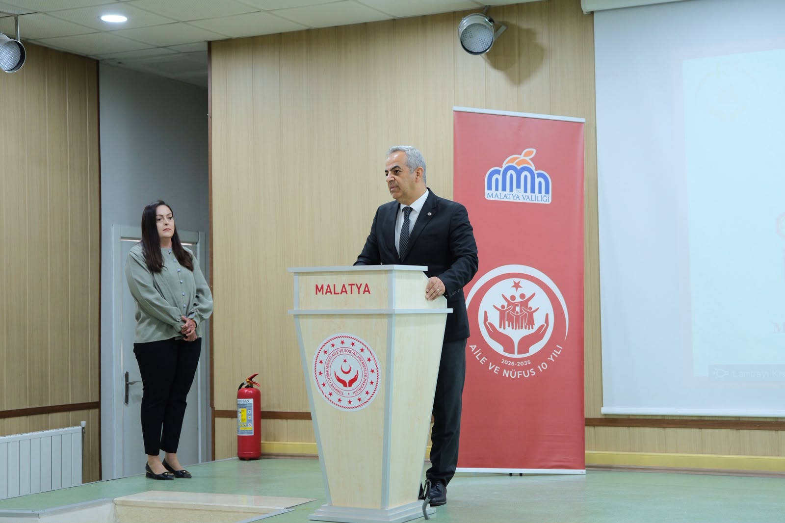 Çocuk Hizmetleri Birimimiz tarafından kamu kurum ve kuruluşlarının temsilcilerine yönelik  kreş ve gündüz bakımevi açılması ile ilgili dikkat edilecek hususlar hakkında bilgilendirme eğitimi verildi. 
