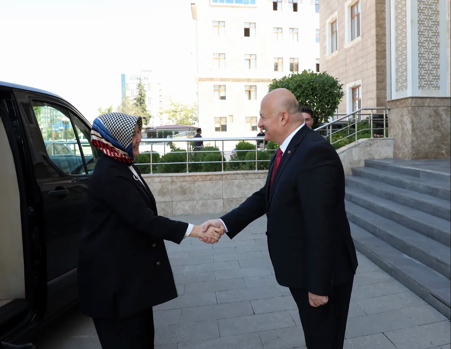 Bakan Yardımcımız Sayın Leman Yenigün, Adıyaman Valimiz Sayın Abdullah Küçük’ü Ziyaret Etti - fotoğraf 1