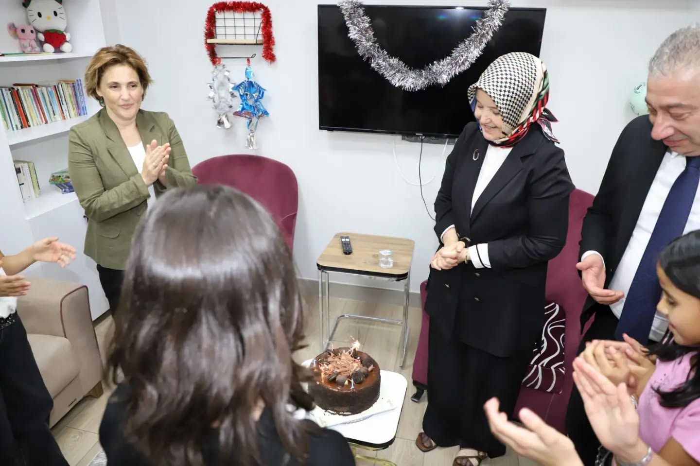 Bakan Yardımcımız Sayın Leman Yenigün, Altınşehir Çocuk Evleri Sitemizi Ziyaret Etti - fotoğraf 2