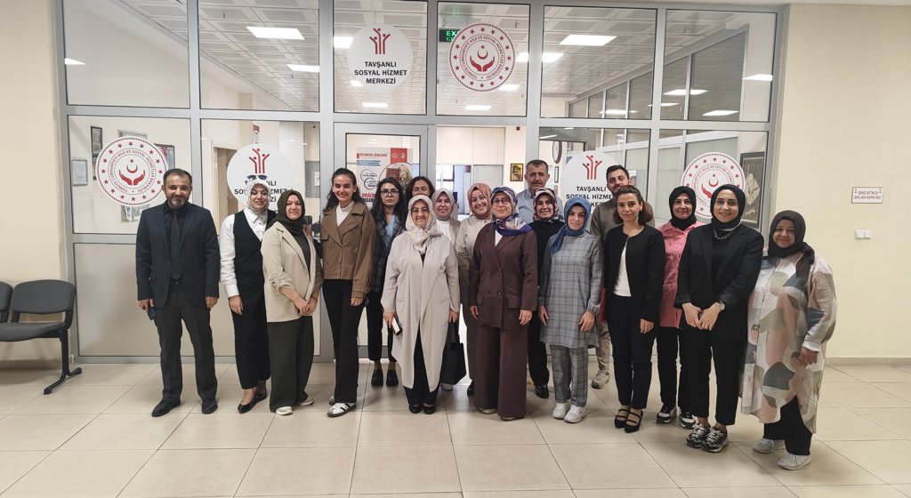 İl Müdürümüz Sayın Ülkü Uslu, Tavşanlı Sosyal Hizmet Merkezi Müdürlüğünü Ziyaret Etti