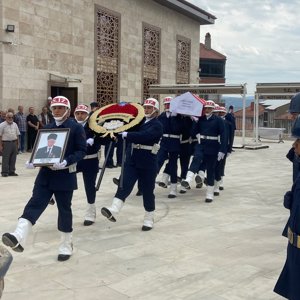 Kıbrıs Gazimiz Yaşar Gürbüz Son Yolculuğuna Uğurlandı - fotoğraf 2