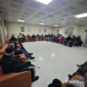 Huzurevi Sakinleri ve Personeline Trafik Güvenliği Eğitimi Verildi - fotoğraf 2