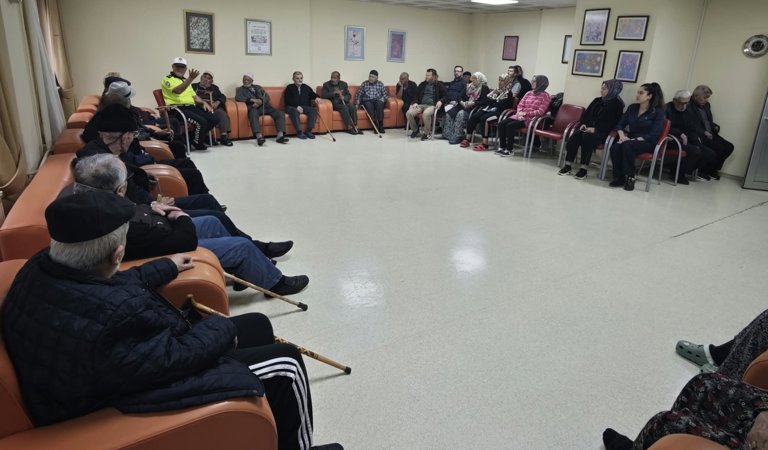Huzurevi Sakinleri ve Personeline Trafik Güvenliği Eğitimi Verildi