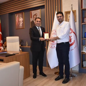  İl Müdürümüz İlkay Türkoğlu, tayini nedeniyle kurumumuzdan ayrılan ve şef kadrosunda görev yapan Semih Küçük’ü makamında ağırladı. - fotoğraf 1