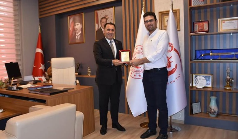  İl Müdürümüz İlkay Türkoğlu, tayini nedeniyle kurumumuzdan ayrılan ve şef kadrosunda görev yapan Semih Küçük’ü makamında ağırladı.