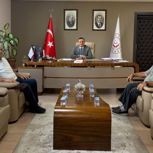İl Müdürümüz Selim Köse, Isparta Muharip Gaziler Derneği Şube Başkanı Hamit Gülbiçer ve Gazimiz Alaattin Aksüzek’i makamında misafir etti. - fotoğraf 1
