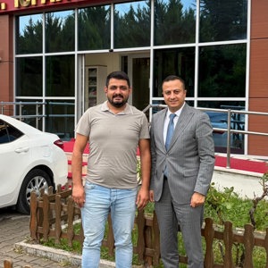 İl Müdürümüz Selim Köse,Kahraman Gazimiz Abdurrahman Aydoğdu’yu ve Şehidimiz Lokman Çoban’ın kıymetli oğlu Av. İbrahim Çoban’ı görev yaptıkları iş yerlerinde ziyaret etti. - fotoğraf 1