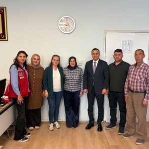 l Müdürümüz Selim Köse, İl Sağlık Müdürlüğünde görev yapan aziz şehitlerimizin kıymetli ailelerini ve Isparta Ağız ve Diş Sağlığı Merkezinde görev yapan Kahraman Gazimizi ziyaret etti. - fotoğraf 2