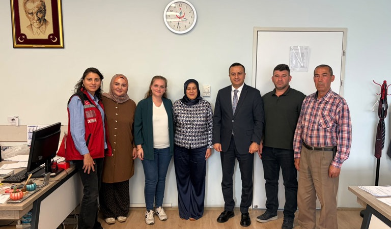 l Müdürümüz Selim Köse, İl Sağlık Müdürlüğünde görev yapan aziz şehitlerimizin kıymetli ailelerini ve Isparta Ağız ve Diş Sağlığı Merkezinde görev yapan Kahraman Gazimizi ziyaret etti.