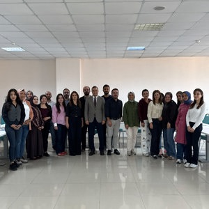 Danışmanlık Tedbiri Uygulamaları Eğitici Eğitimi kapsamında düzenlenen programı başarıyla tamamlayan çalışma arkadaşlarımıza sertifikaları, İl Müdürümüz Selim Köse tarafından takdim edildi. - fotoğraf 2