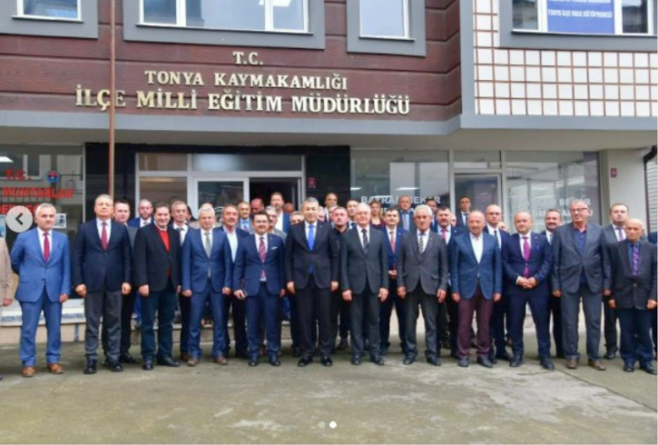 Valimiz Sayın Tahir Şahin, Tonya İlçemizde Mahalle Muhtarlarımızla Bir Araya Geldi.