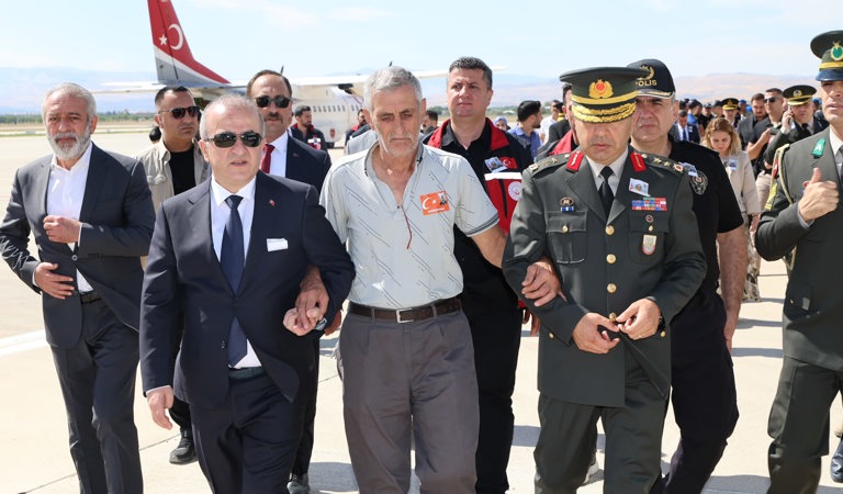 Şehit Hemşehrimiz Tank Uzman Çavuş Coşkun SEVİM’in Naaşı Havalimanında Karşılandı