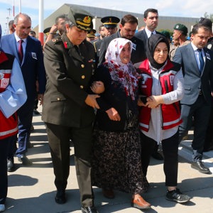 Şehit Hemşehrimiz Tank Uzman Çavuş Coşkun SEVİM’in Naaşı Havalimanında Karşılandı - fotoğraf 3