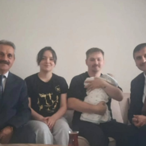 Fidan Karaca Çifti İle Oğulları Oğuz Cem Karaca Evlerinde Ziyaret Edildi. - fotoğraf 2