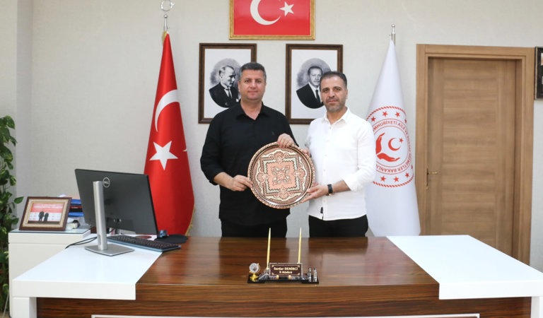 Diyarbakır Aile ve Sosyal Hizmetler İl Müdürü Ali Sait ÇEÇEN, İl Müdürümüz Serdar DEMİRCİ’yi Ziyaret Etti