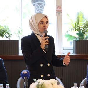 Bakanımız Göktaş, "Türkiye Yüzyılı Buluşmaları" kapsamında Bahçelievler'de muhtarlarla buluştu - fotoğraf 1