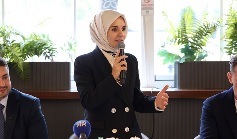 Bakanımız Göktaş, "Türkiye Yüzyılı Buluşmaları" kapsamında Bahçelievler'de muhtarlarla buluştu