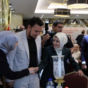 Bakanımız Göktaş, Evlenecek Gençlerin Desteklenmesi Projesi'nden yararlanan çiftlerle buluştu - fotoğraf 8