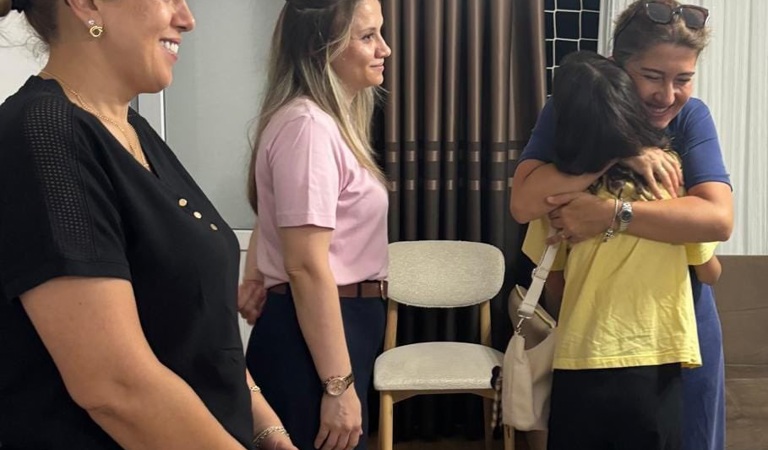 Belediye Başkanımız Sayın İbrahim Çenet’in eşi Ebru Çenet Hanımefendi, Belediye Başkan Yardımcıları ve İl Müdürümüz Sayın Naci Yılmaz’ın eşi Tülay Yılmaz Hanımefendi, Çocuk Evleri Koordinasyon Merkezimize (ÇEKOM) bağlı çocuk evimizi ziyaret ederek çocuklarımızla bir araya geldi.