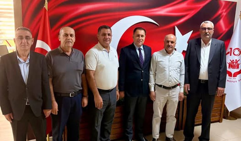 Aydın Muşlular Derneği Başkanı Orhan Aşık ve beraberindeki Yönetim Kurulu Üyeleri, İl Müdürümüz İlkay Türkoğlu’nu makamında ziyaret etti.