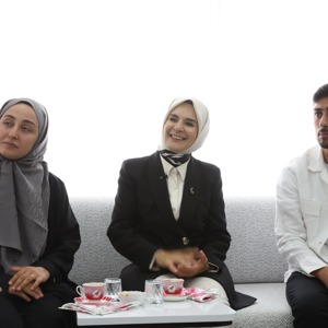 Bakanımız Göktaş, evlilik kredisinden yararlanan yeni evli çiftin ilk misafiri oldu - fotoğraf 1