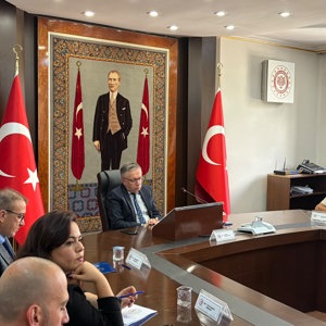 Ailenin Korunması ve Güçlendirilmesi İl Koordinasyon Kurulu 2026 yılı 2. Toplantısı, Vali Yardımcımız Yüksel Topal başkanlığında; İl Müdürümüz Selim Köse, kamu kurum ve kuruluşlarının müdürleri ile STK temsilcilerinin katılımıyla gerçekleştirildi. - fotoğraf 5