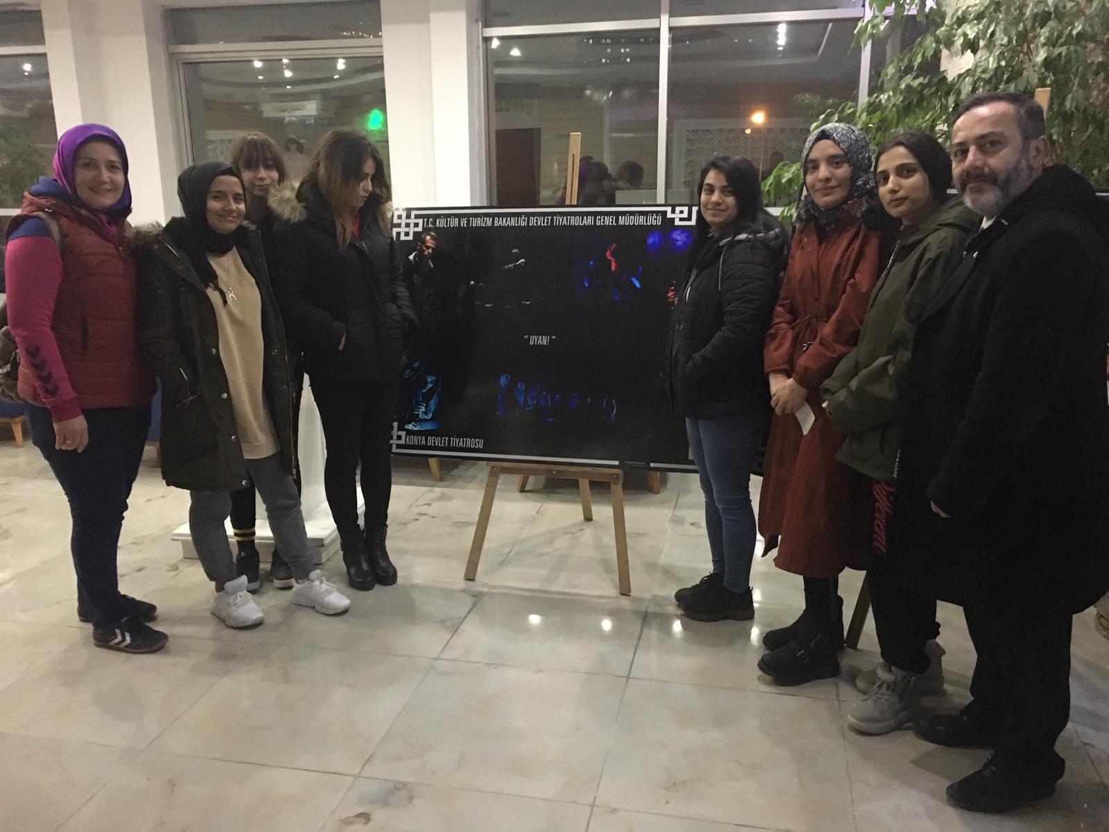 Çocuk Evlerinde Kalan Çocuklarımızın da Seyirci Olarak Katıldığı İlimizde Sahnelenen ‘Uyan’ Adlı Oyun Beğeniyle İzlendi