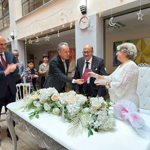 Huzurevinde Başlayan Bir Ömürlük Mutluluk - fotoğraf 2