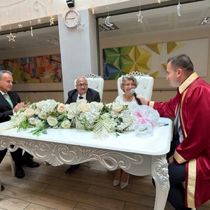 Huzurevinde Başlayan Bir Ömürlük Mutluluk - fotoğraf 1